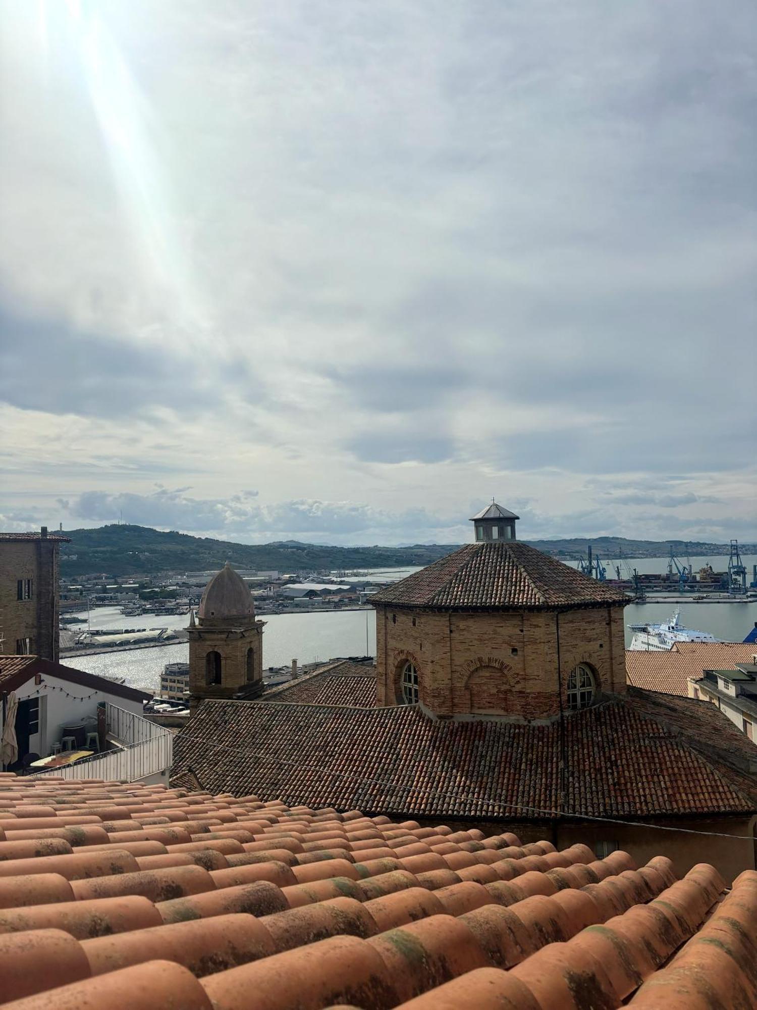 Domus Mirabilis Homestay Ancona Buitenkant foto