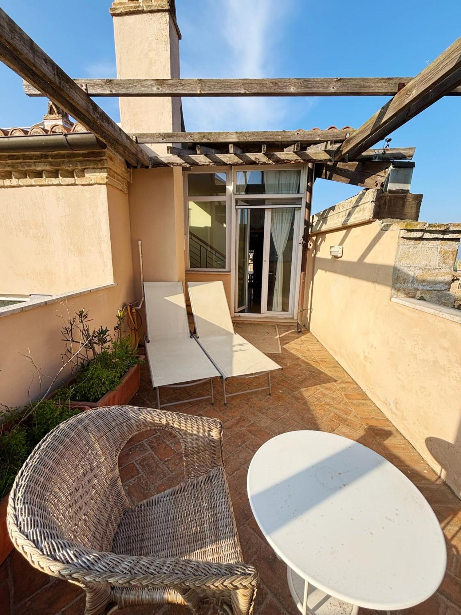 Domus Mirabilis Homestay Ancona Buitenkant foto